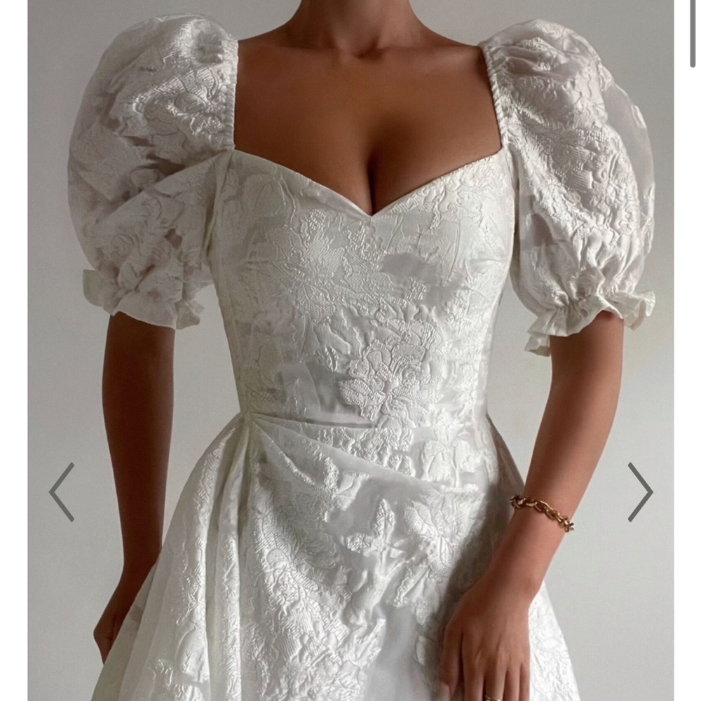 BRAILEY MINI DRESS - PUFF SLEEVE FIT AND FLARE DRESS IN WHITE